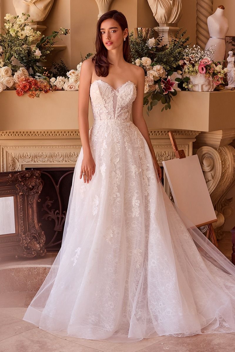 Calla - Romantisches Brautkleid mit floraler Spitze